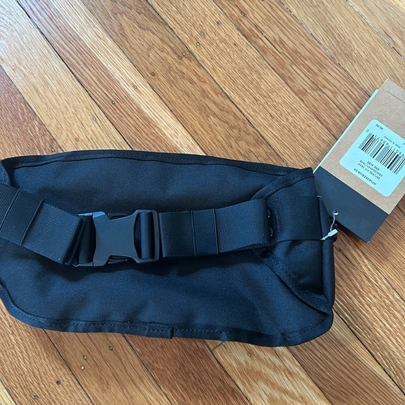 The North Face Explore hip pack NWT - Picture 3 of 3